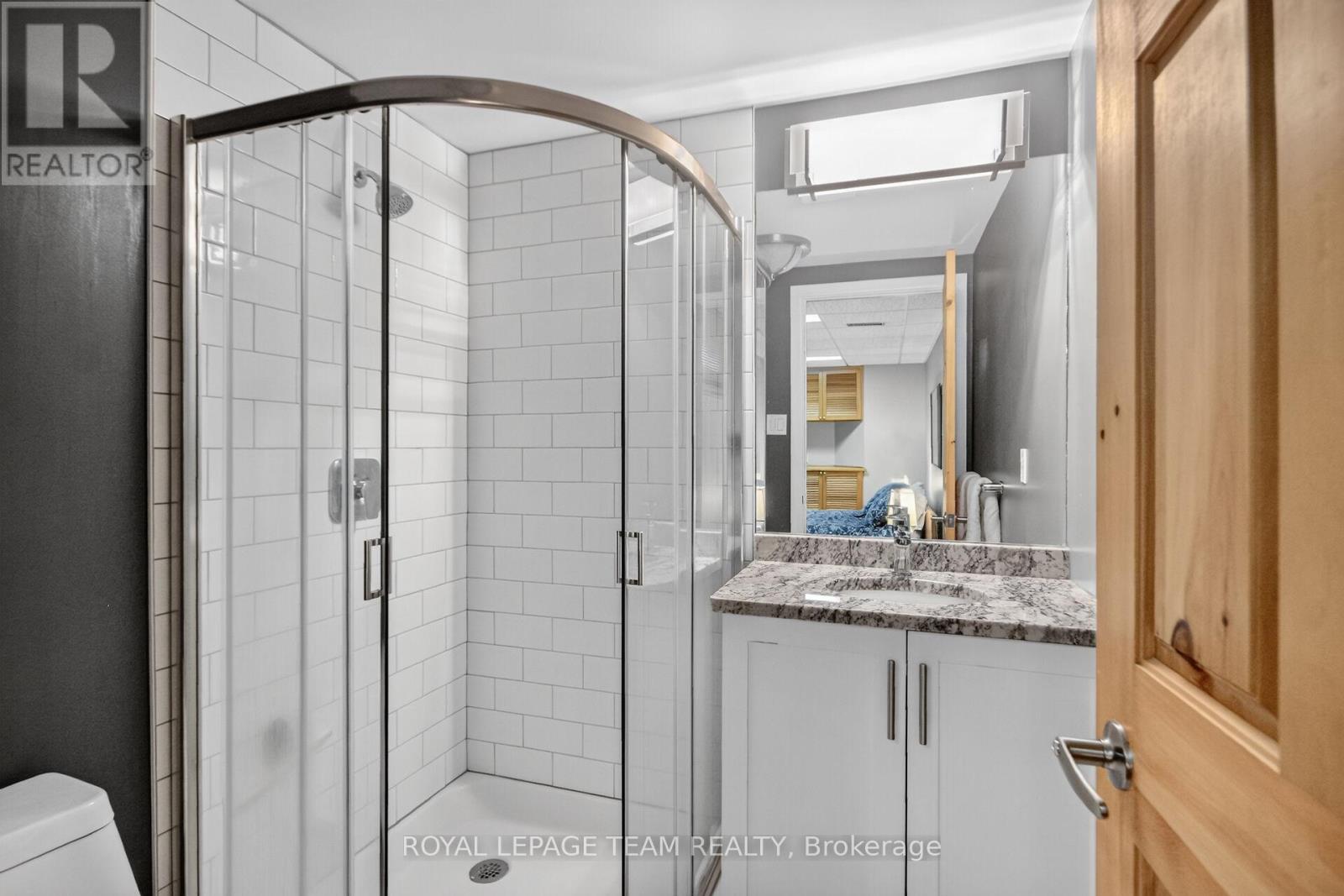 22 LYNHURST AVENUE - 42