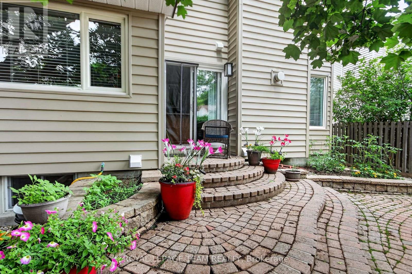22 LYNHURST AVENUE - 44
