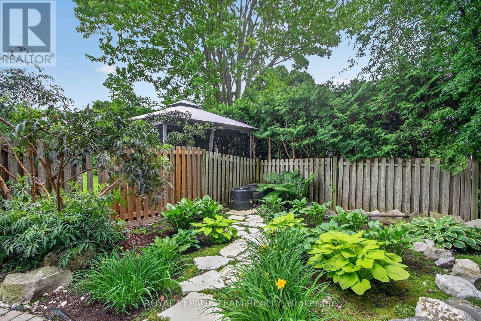 22 LYNHURST AVENUE - 46