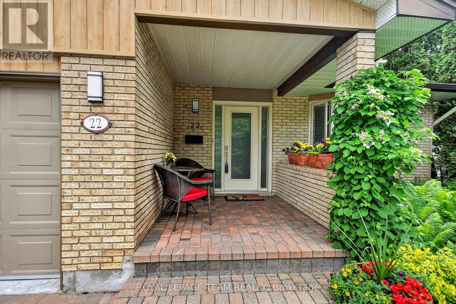 22 LYNHURST AVENUE - 5