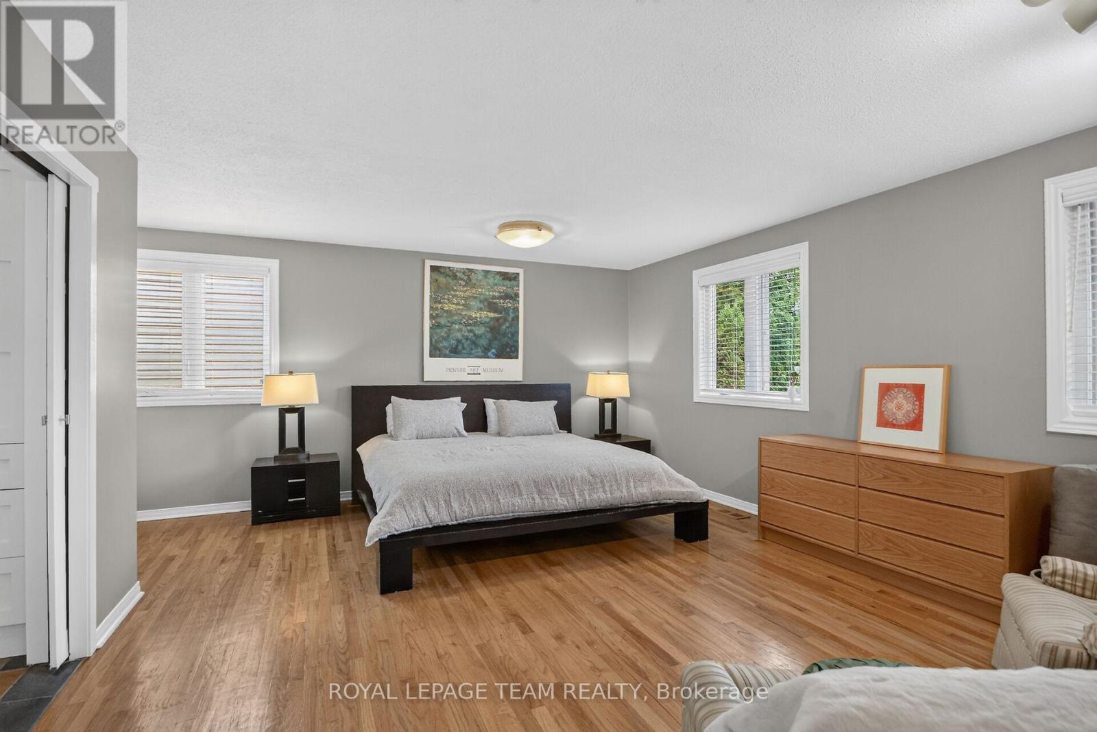 22 LYNHURST AVENUE - 26