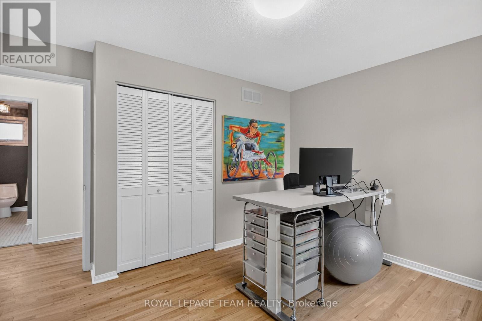 22 LYNHURST AVENUE - 34