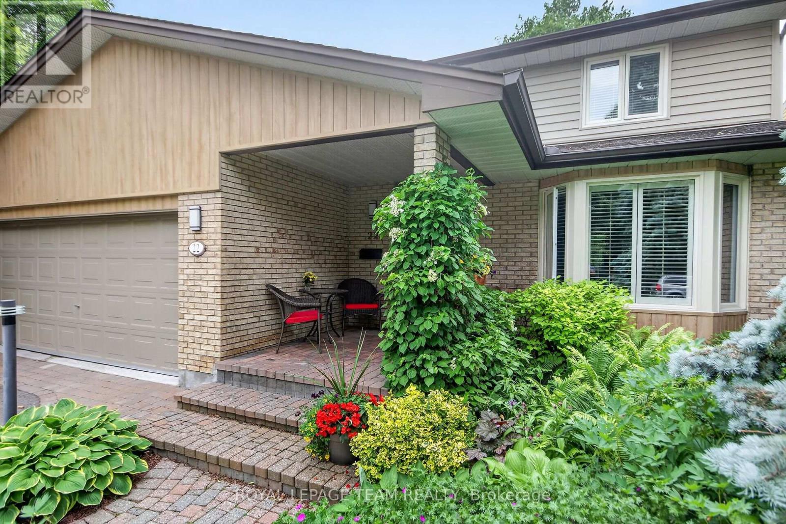 22 LYNHURST AVENUE - 4
