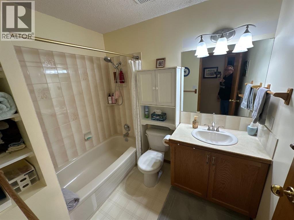 7129 99A Street S - 10