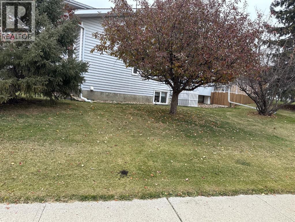 7129 99A Street S - 32