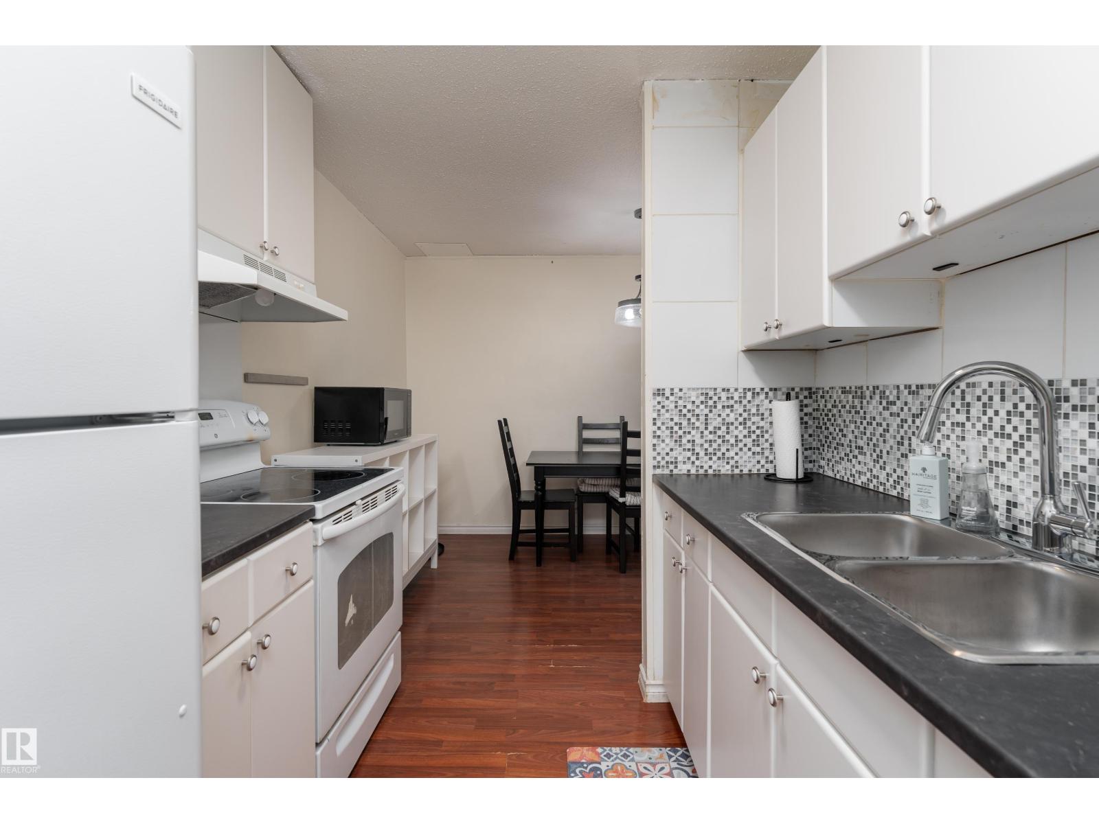 15217 54 ST NW - 3