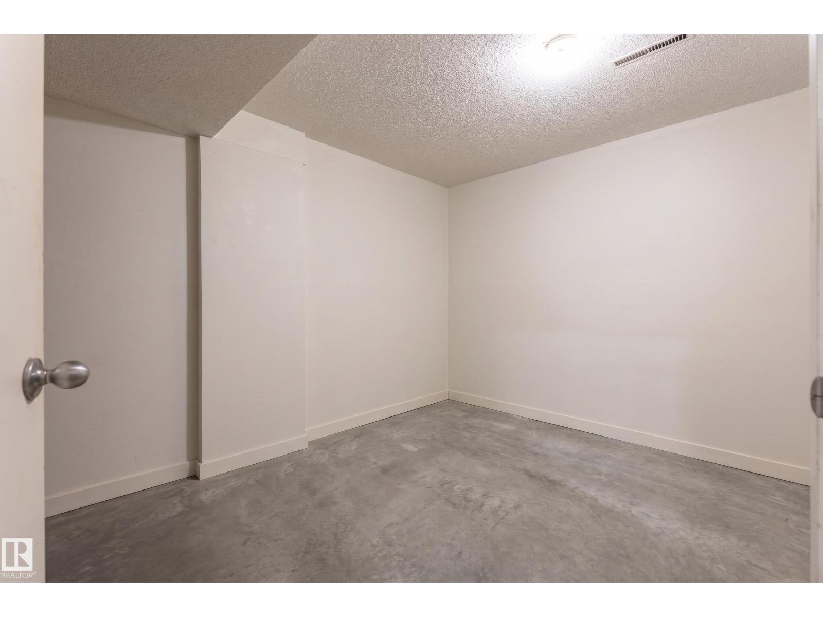 15217 54 ST NW - 24