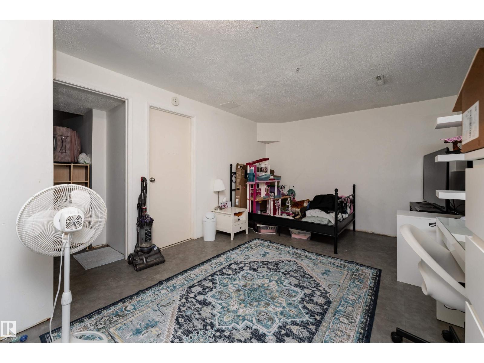 15217 54 ST NW - 22