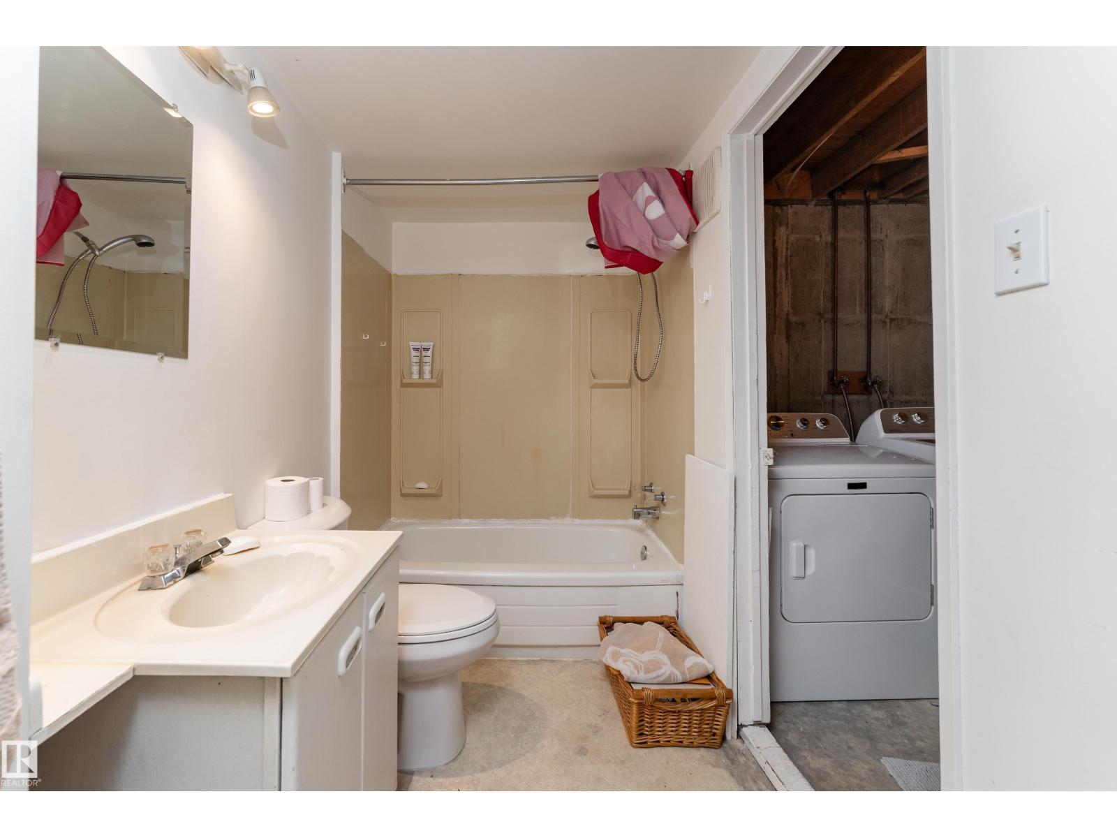 15217 54 ST NW - 25