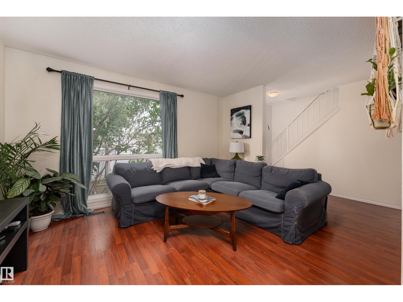 15217 54 ST NW - 2