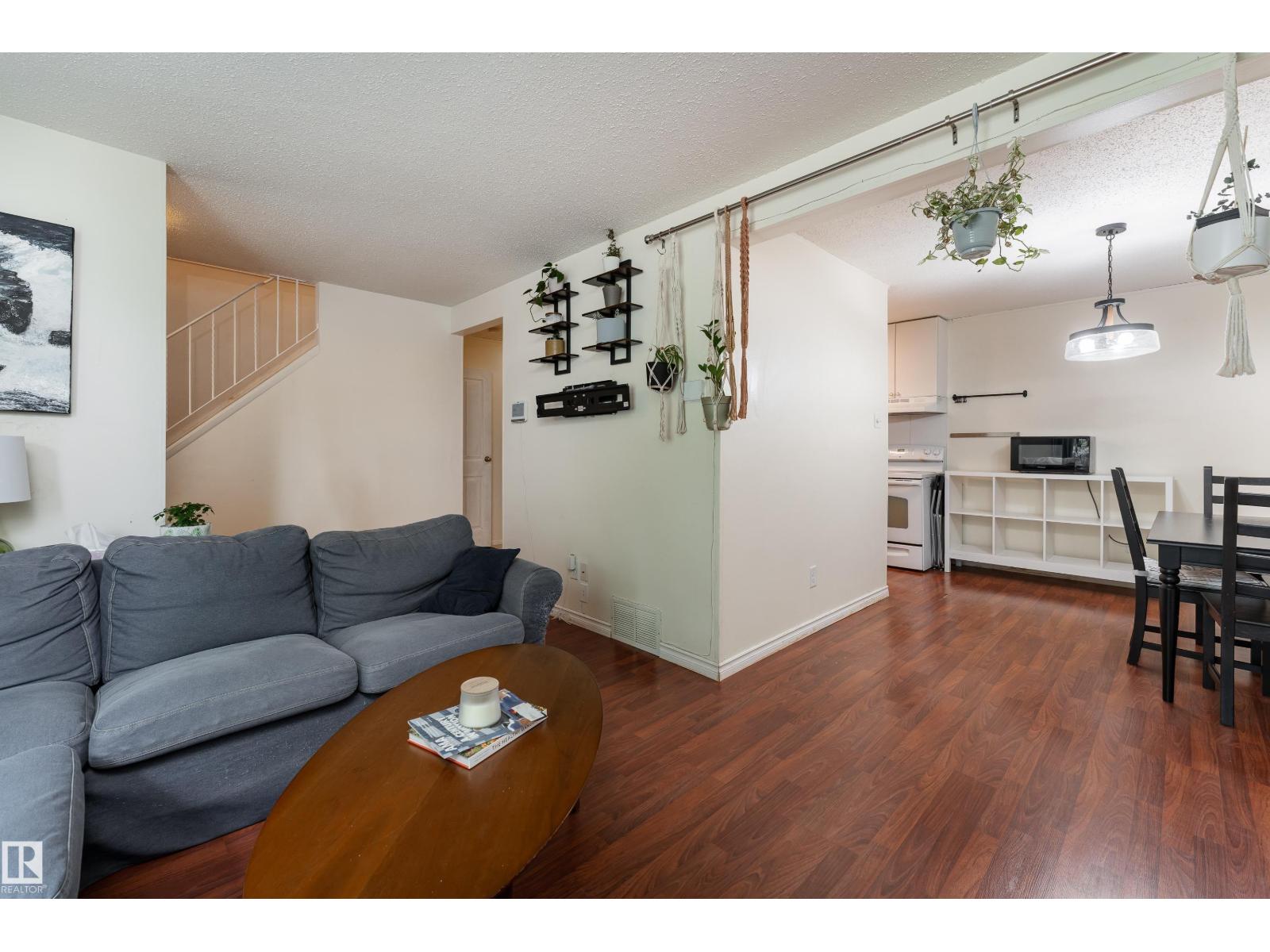 15217 54 ST NW - 11