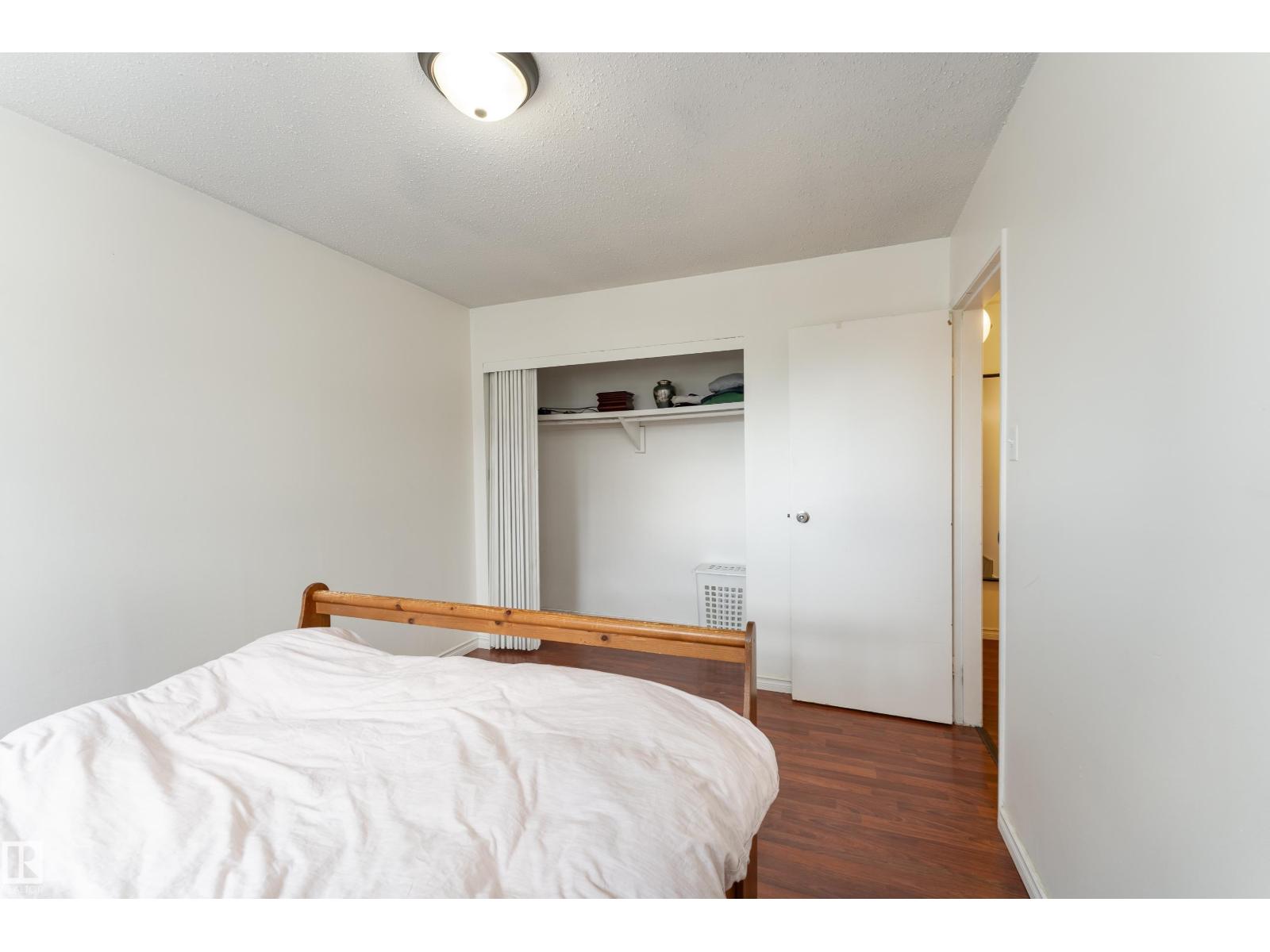 15217 54 ST NW - 17