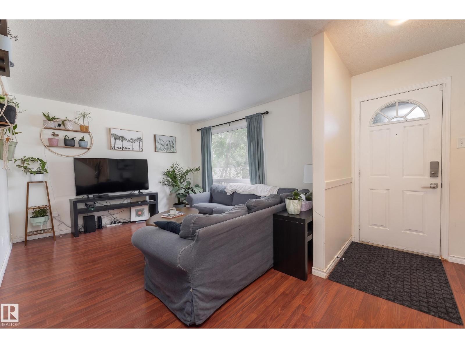 15217 54 ST NW - 9