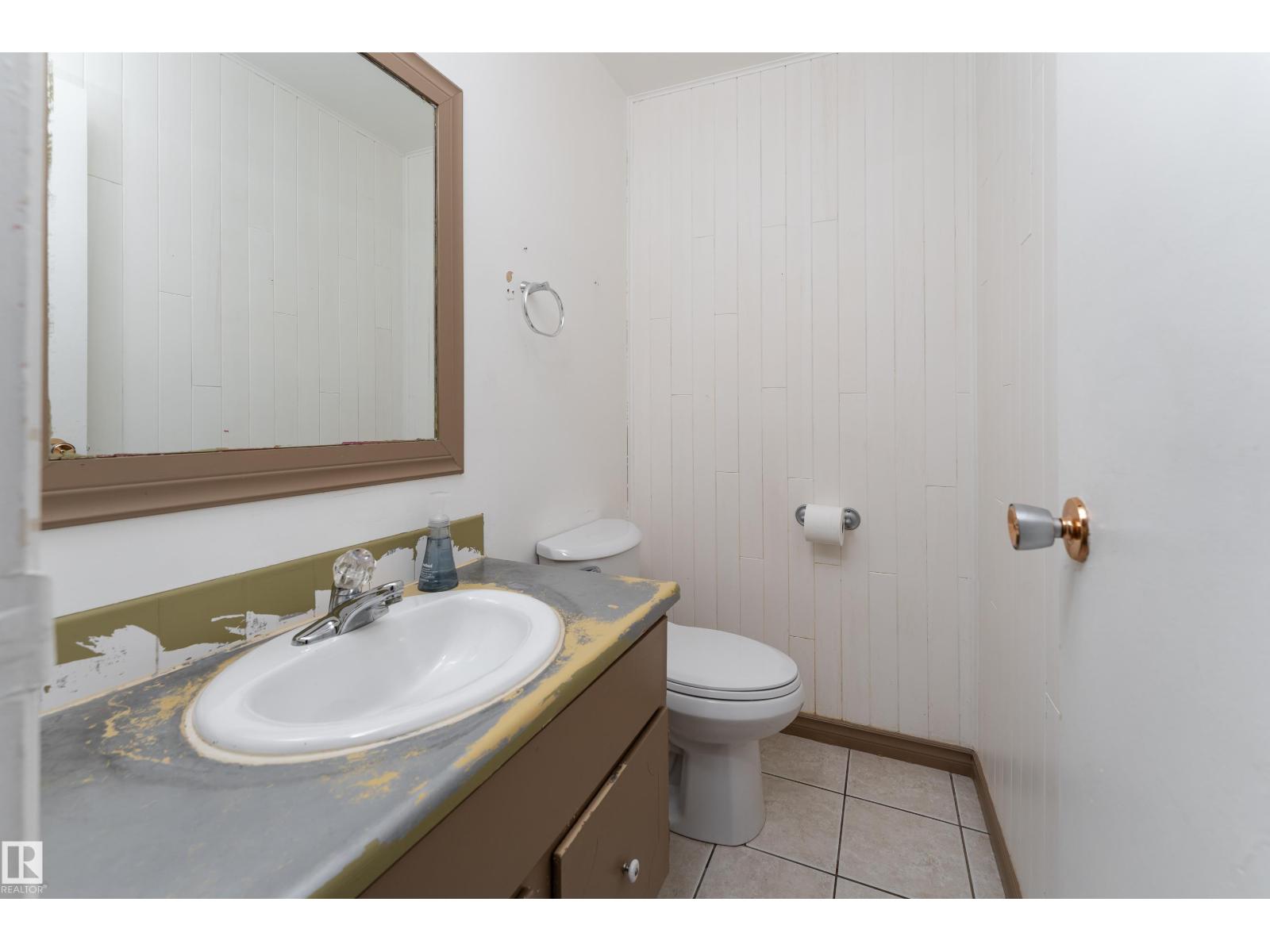 15217 54 ST NW - 14