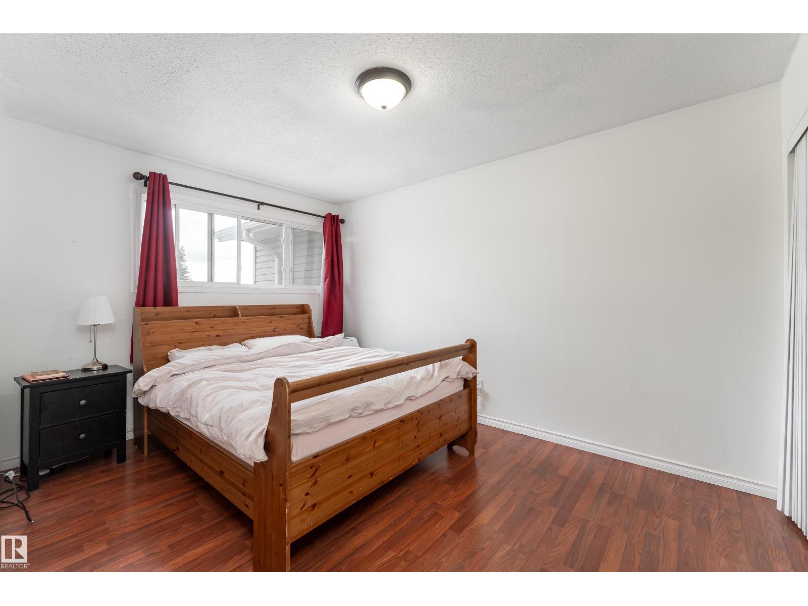 15217 54 ST NW - 5