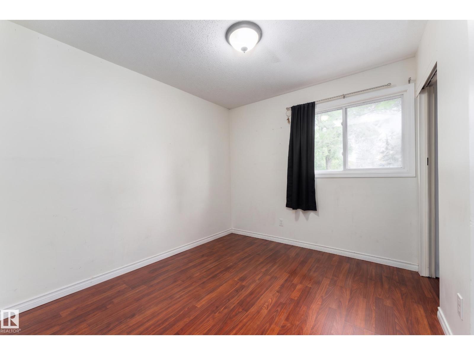 15217 54 ST NW - 15