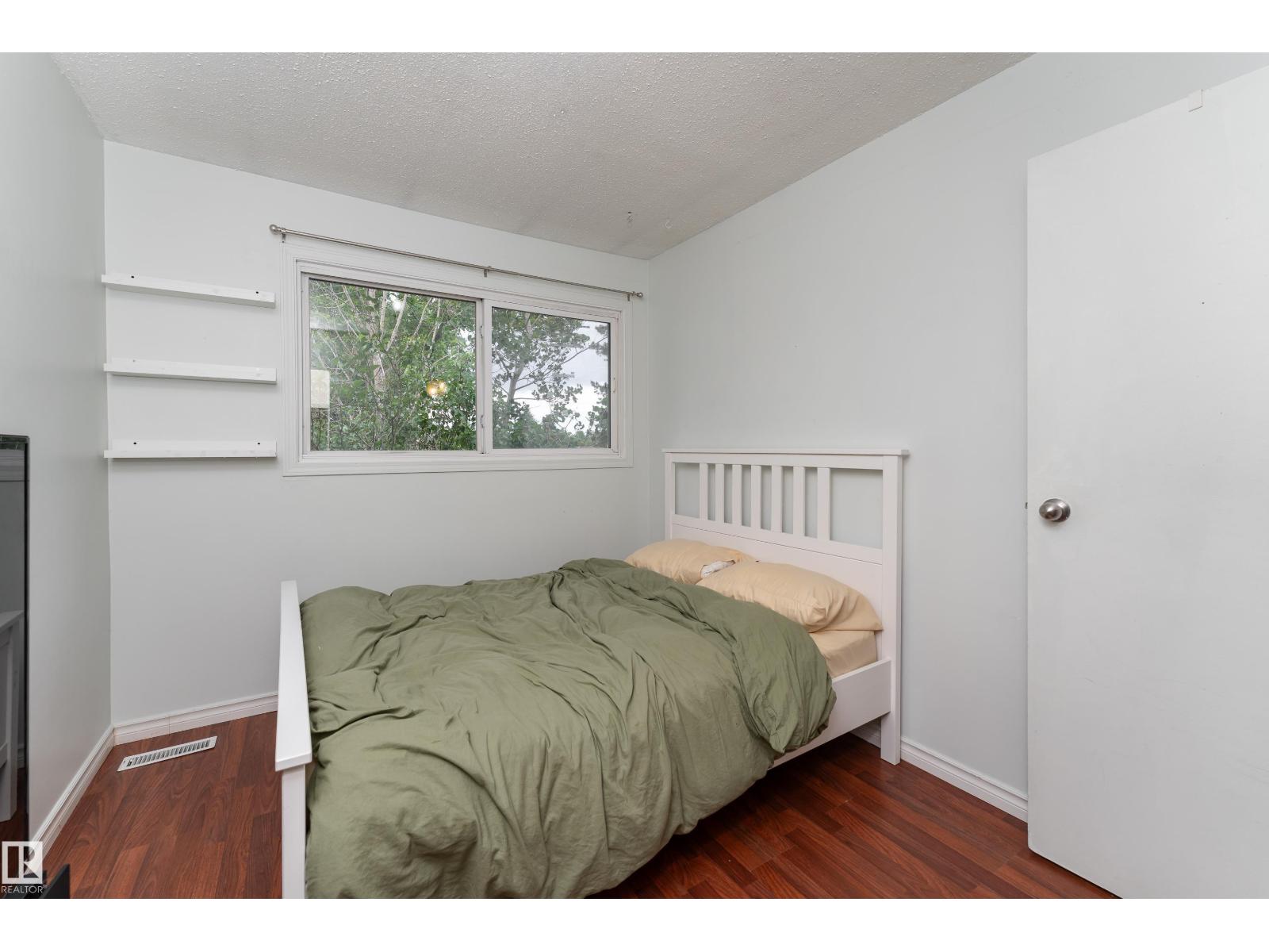 15217 54 ST NW - 6