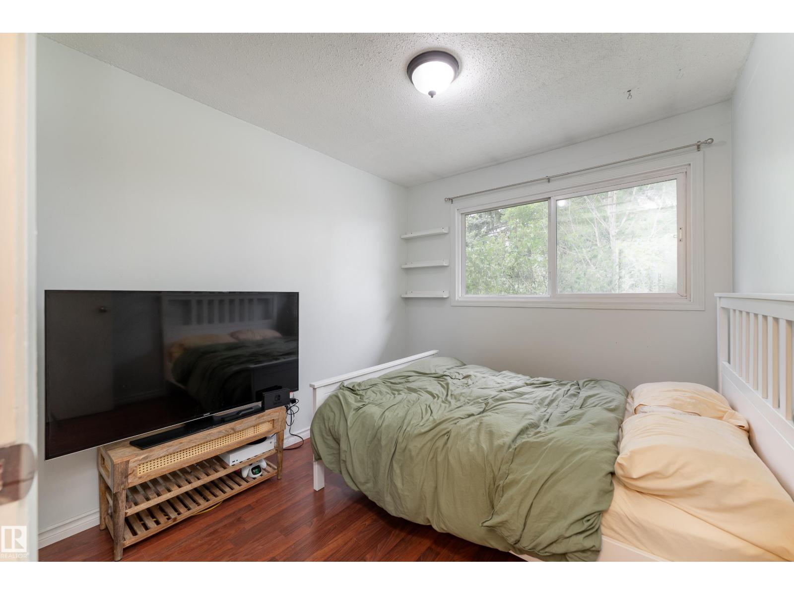 15217 54 ST NW - 18