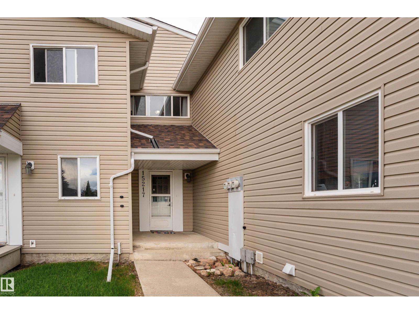15217 54 ST NW - 27