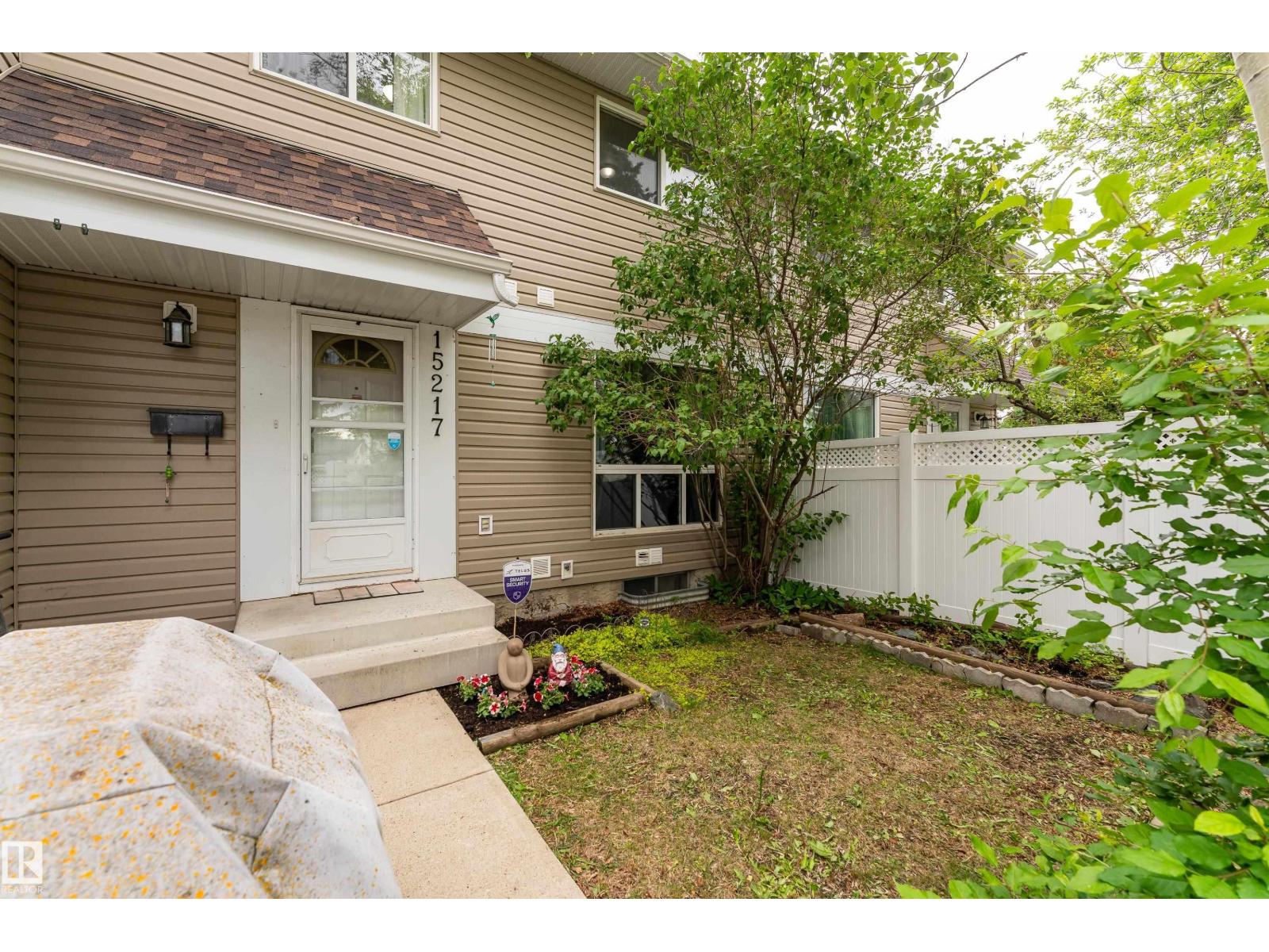 15217 54 ST NW - 8
