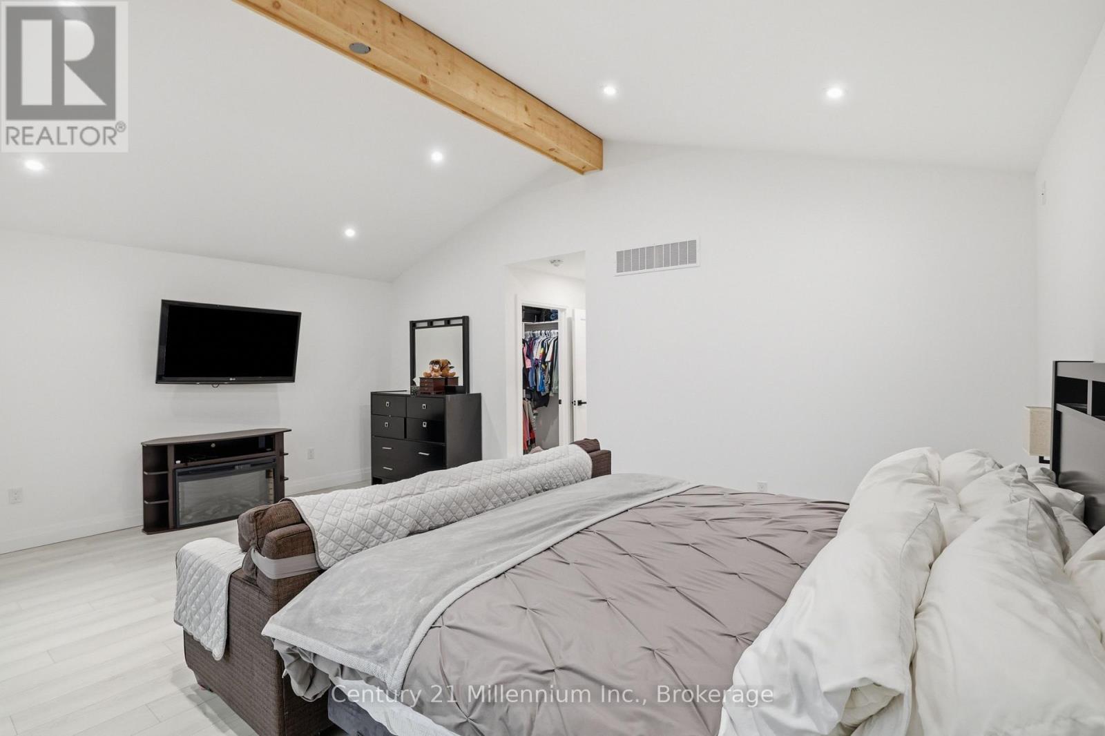 113 SMALLMAN DRIVE - 32