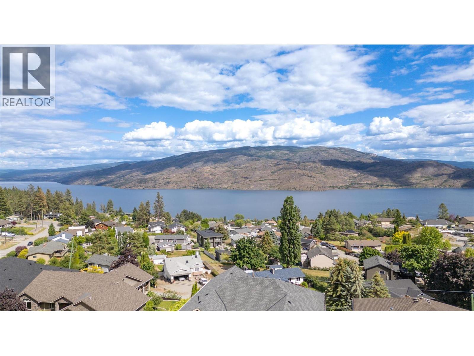 6121 Seymoure Lane, Peachland