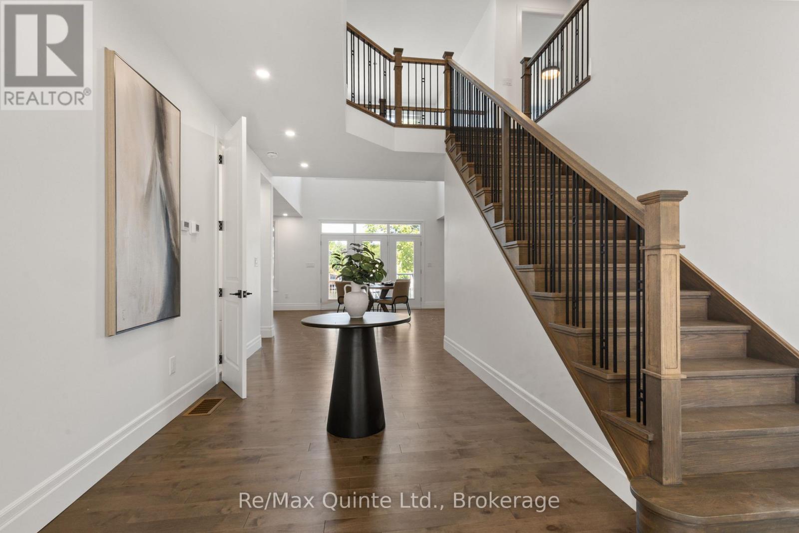 125 VILLENEUVE DRIVE - 11