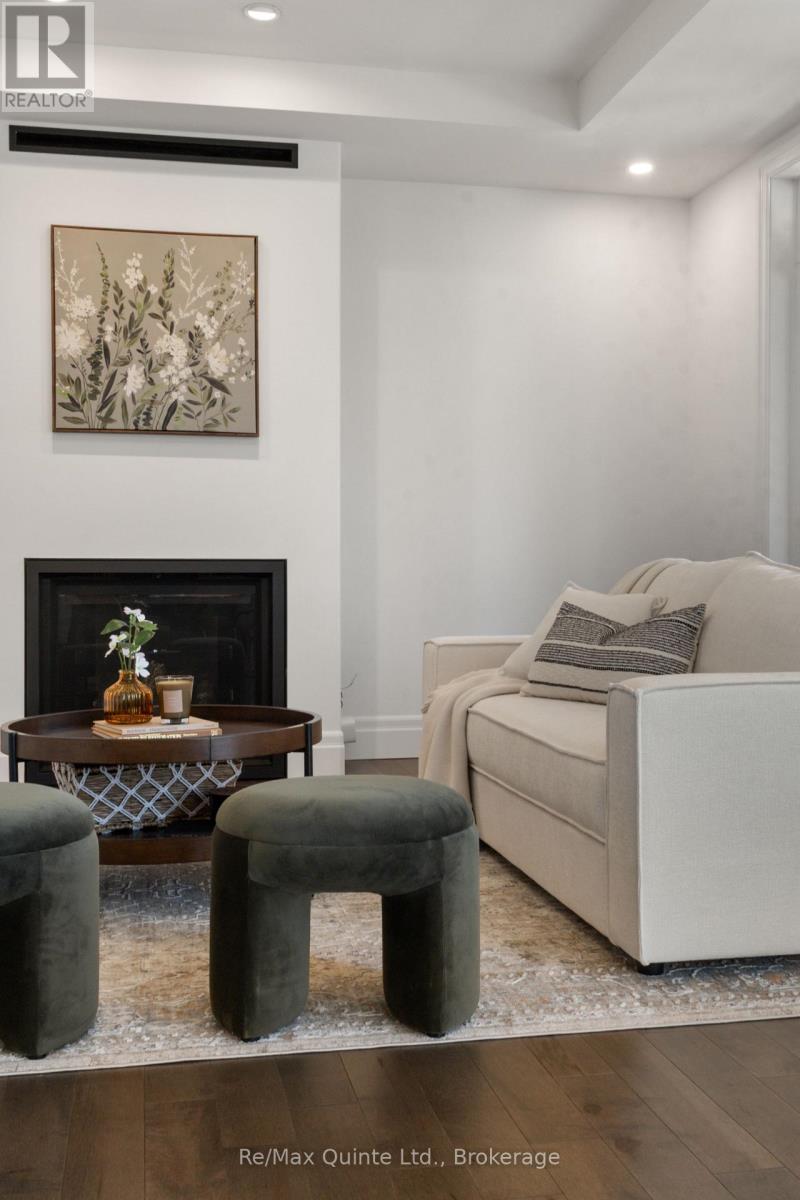 125 VILLENEUVE DRIVE - 19