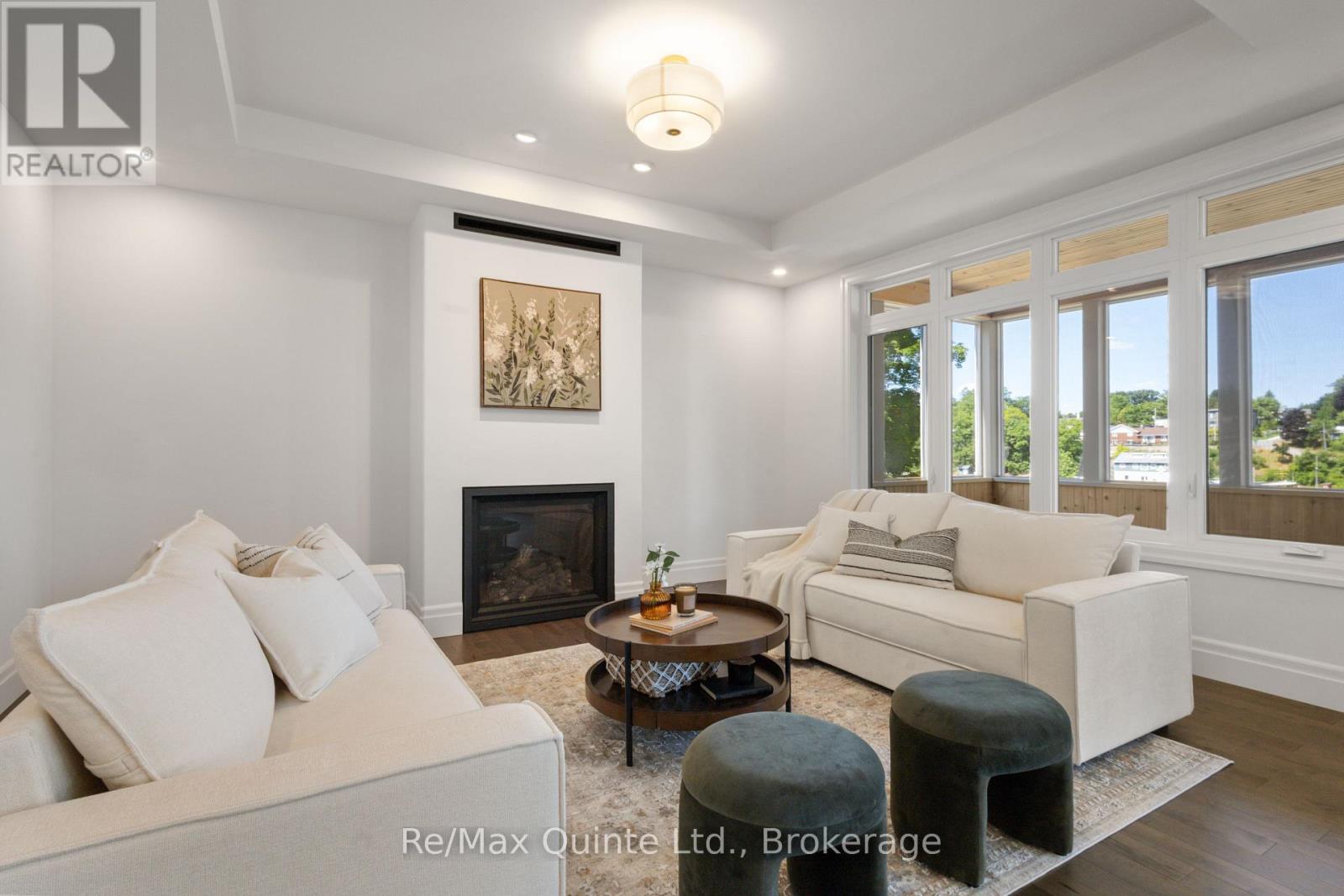 125 VILLENEUVE DRIVE - 20