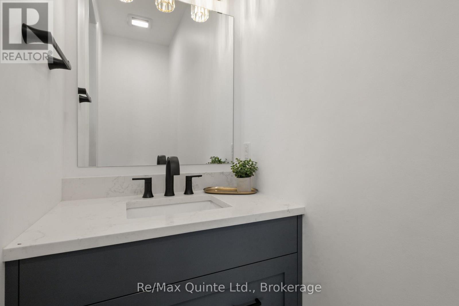 125 VILLENEUVE DRIVE - 21