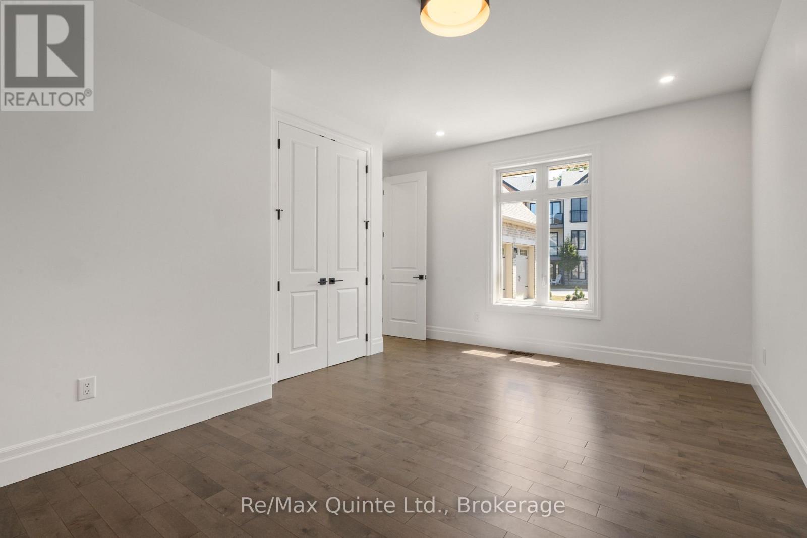 125 VILLENEUVE DRIVE - 22