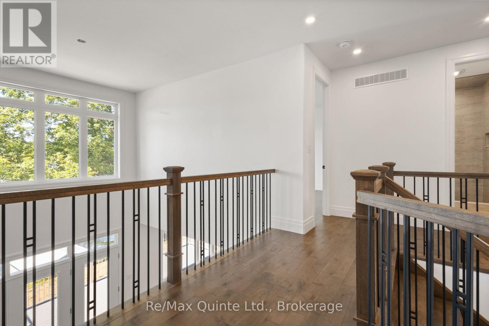 125 VILLENEUVE DRIVE - 23