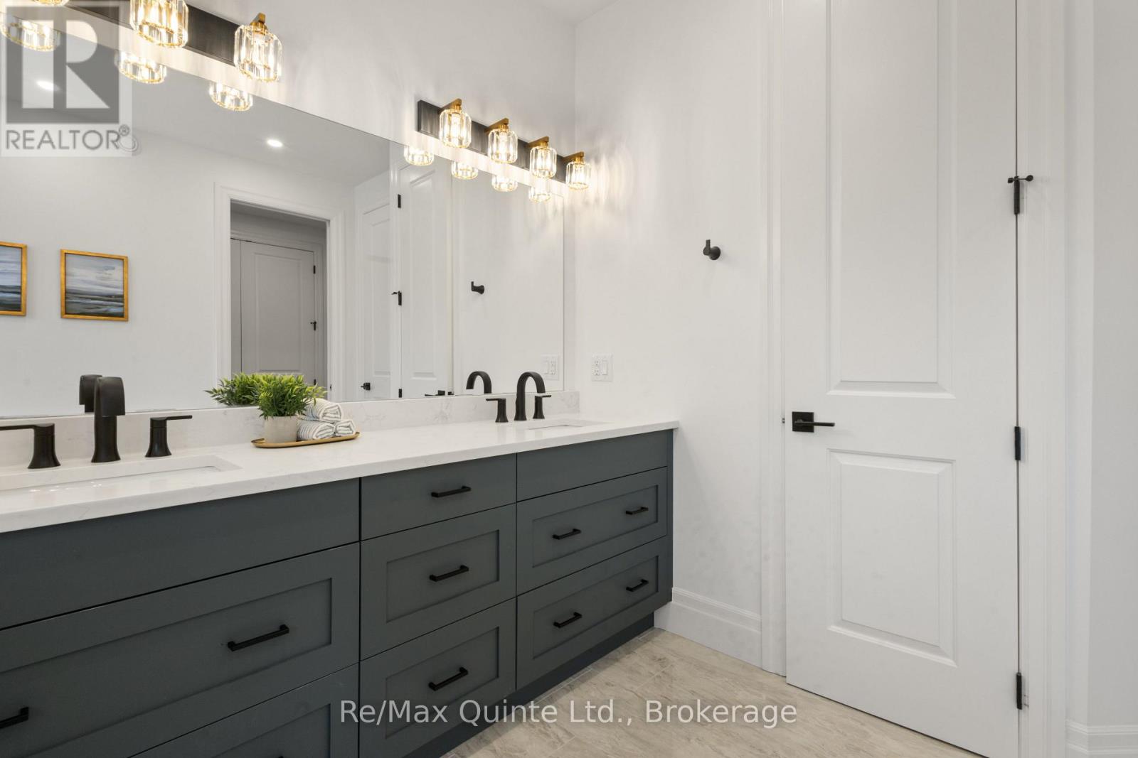 125 VILLENEUVE DRIVE - 31