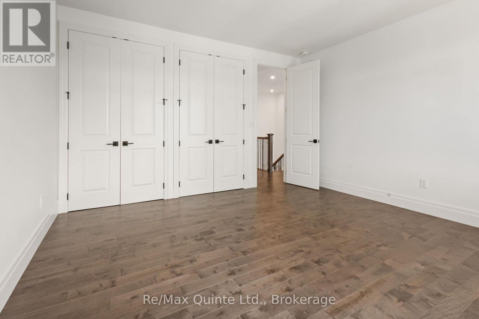 125 VILLENEUVE DRIVE - 35