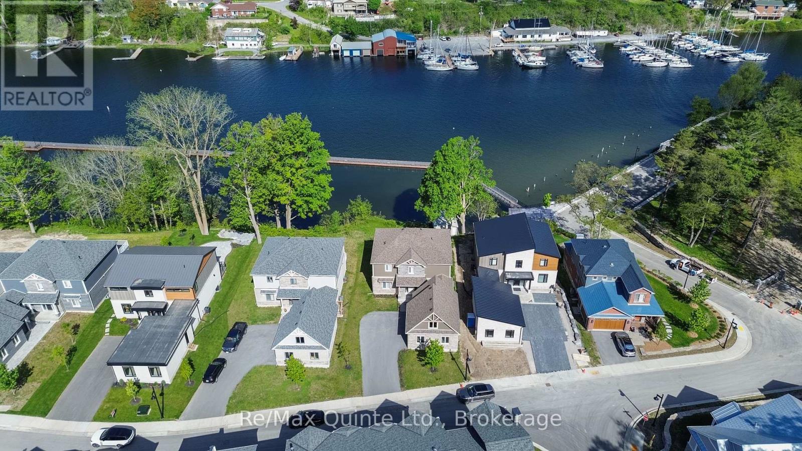 125 VILLENEUVE DRIVE - 42