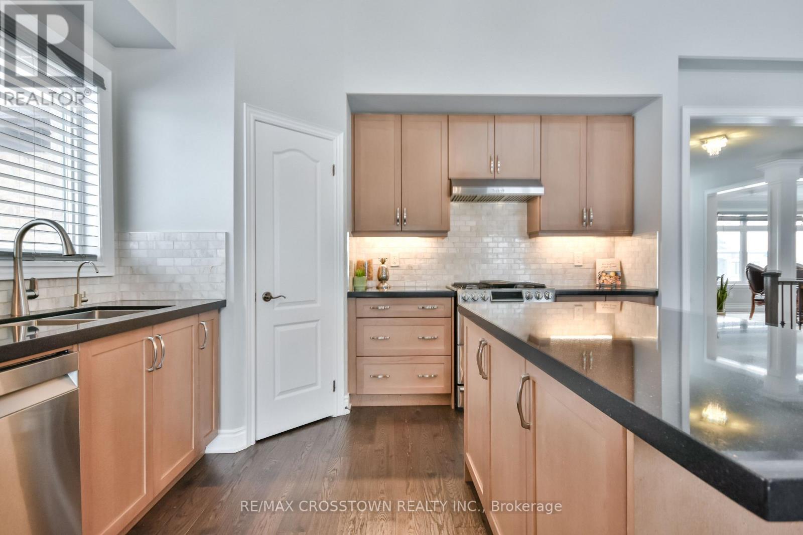 22 STEWART CRESCENT - 14