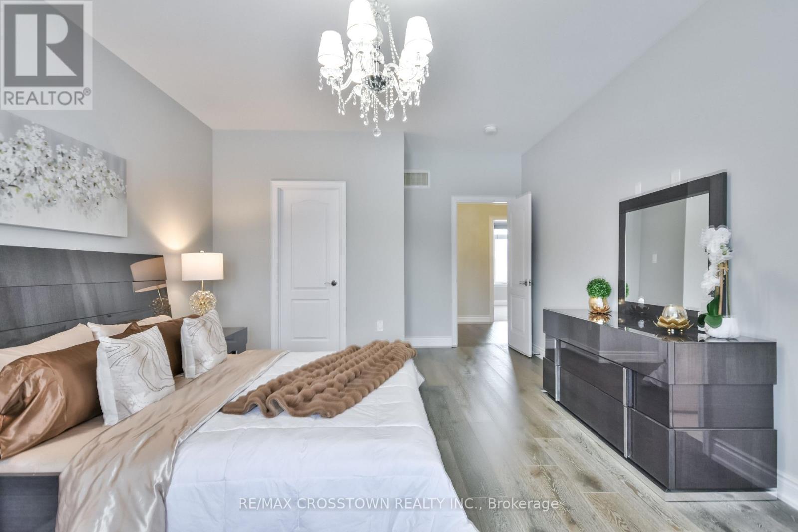 22 STEWART CRESCENT - 24
