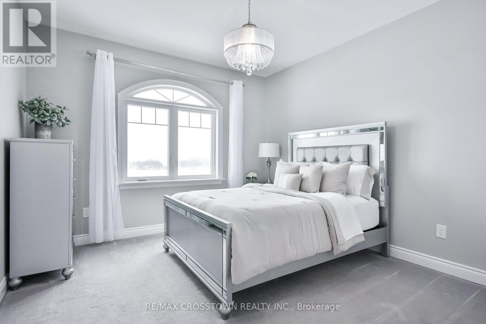 22 STEWART CRESCENT - 28