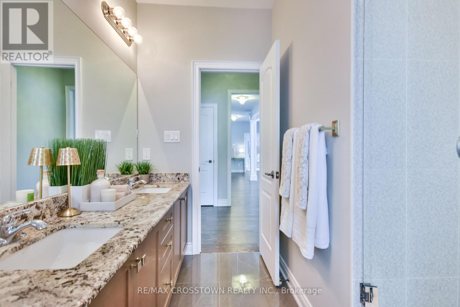 22 STEWART CRESCENT - 31