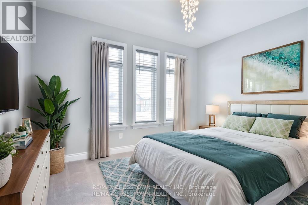 22 STEWART CRESCENT - 32