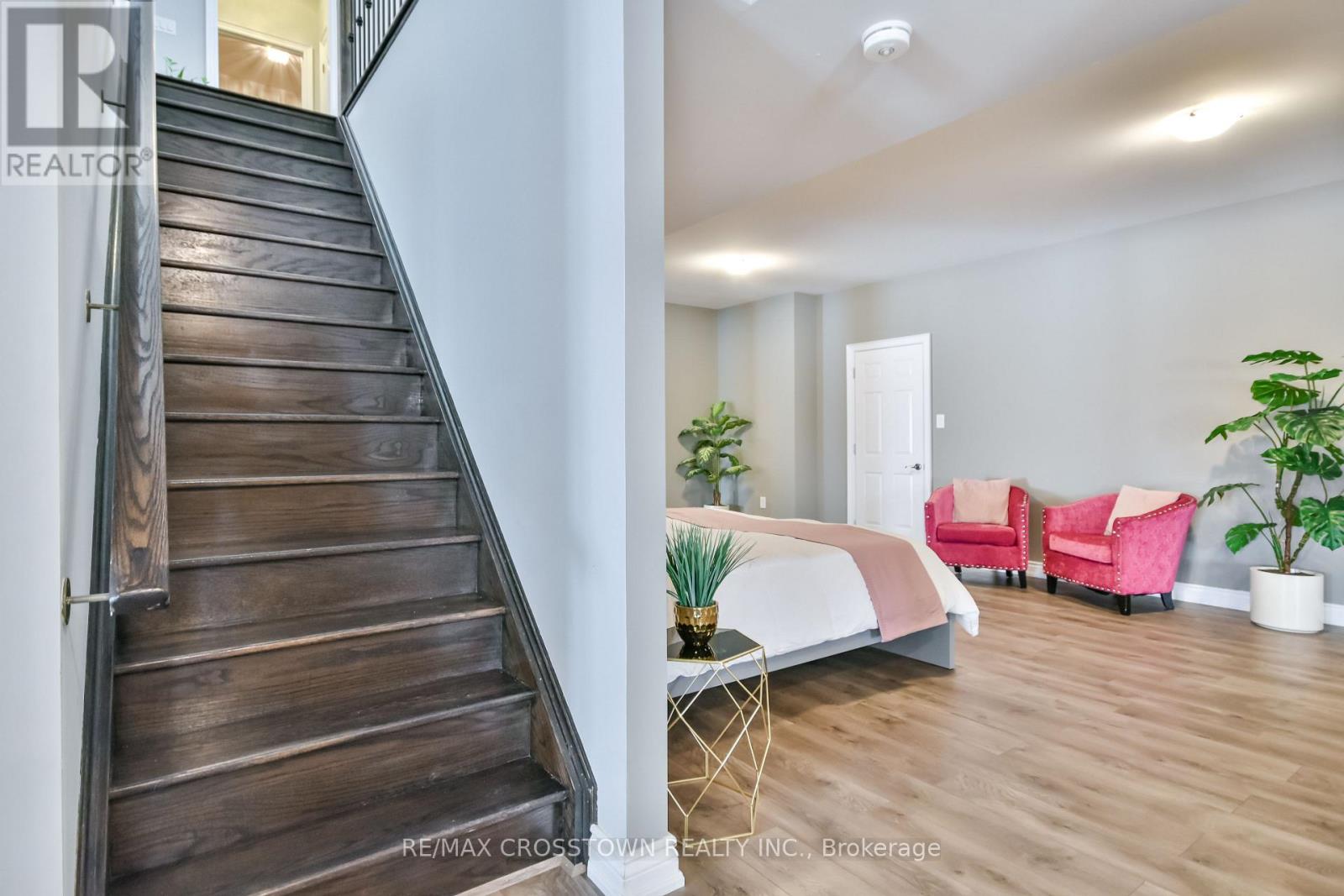 22 STEWART CRESCENT - 33