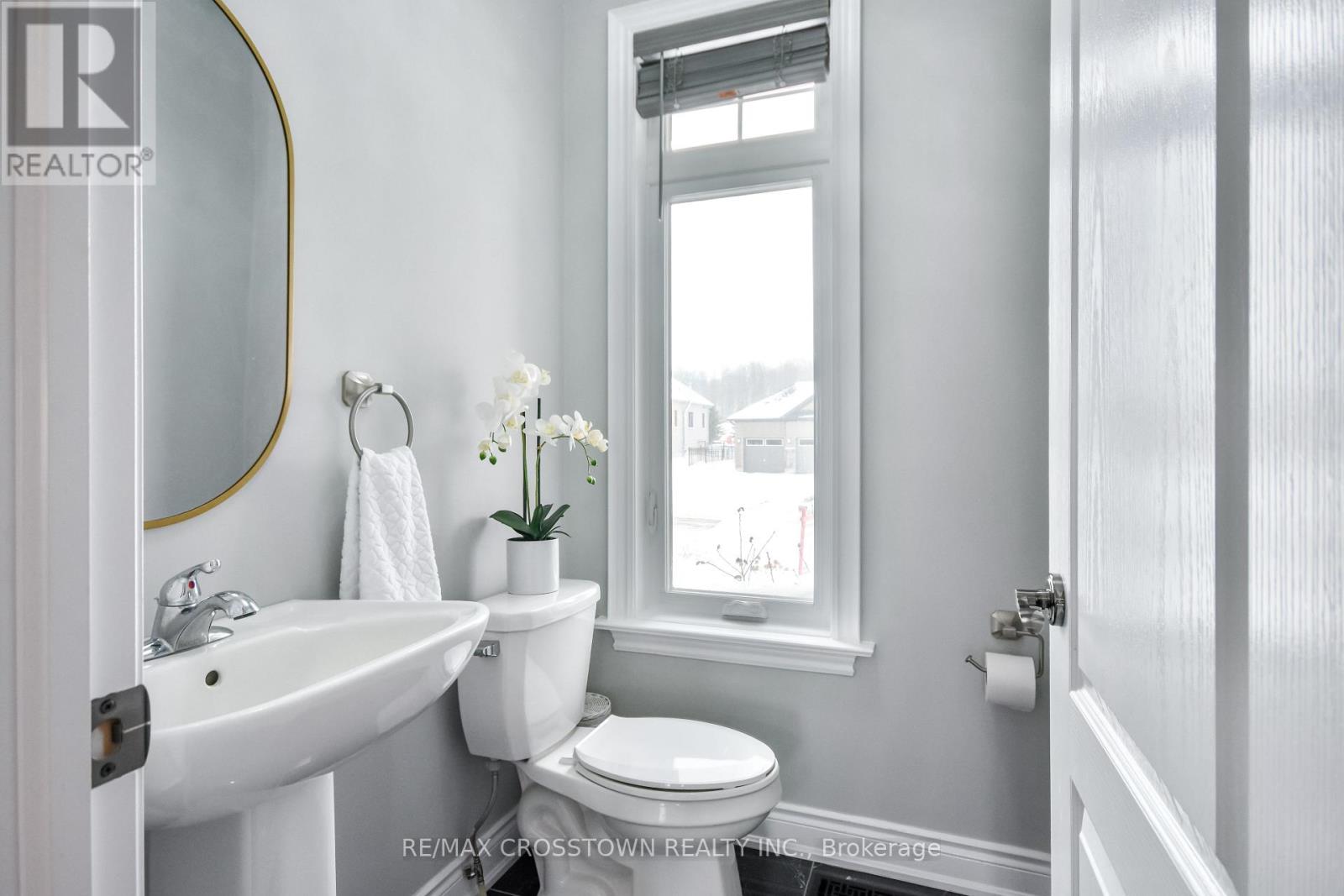 22 STEWART CRESCENT - 4