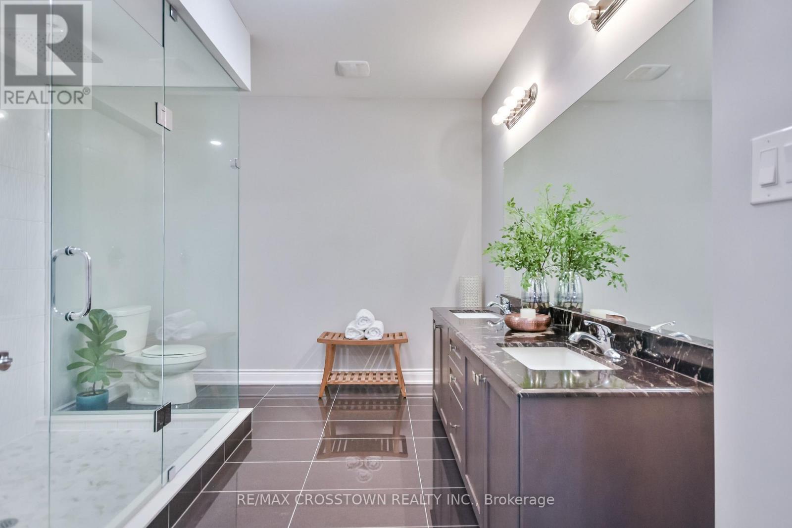 22 STEWART CRESCENT - 42