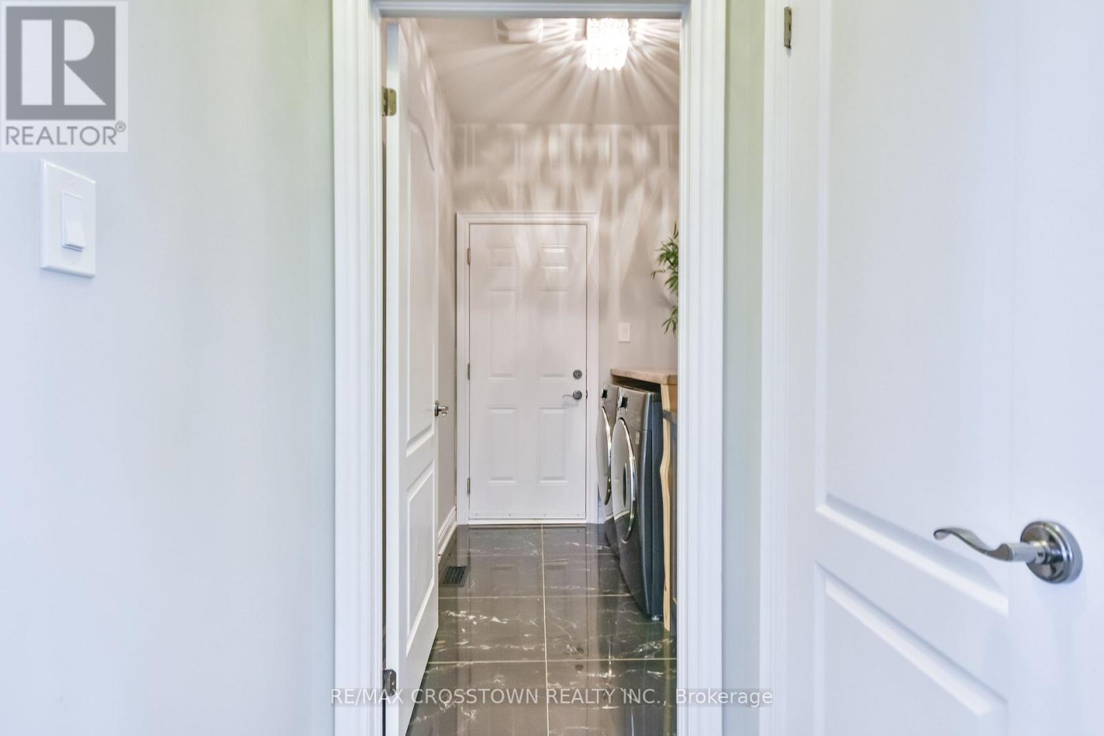 22 STEWART CRESCENT - 7