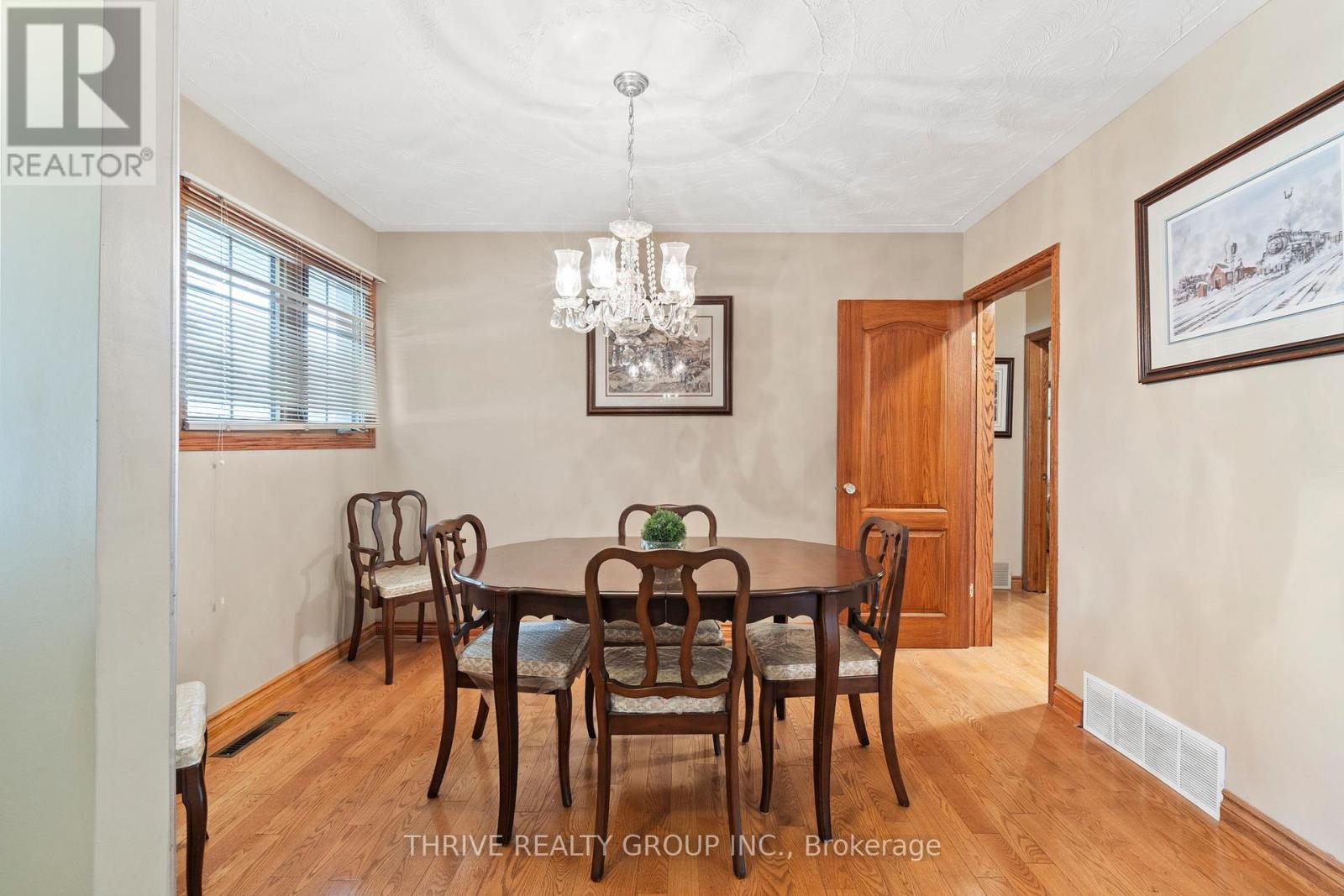 255 RIDGEWOOD CRESCENT - 11