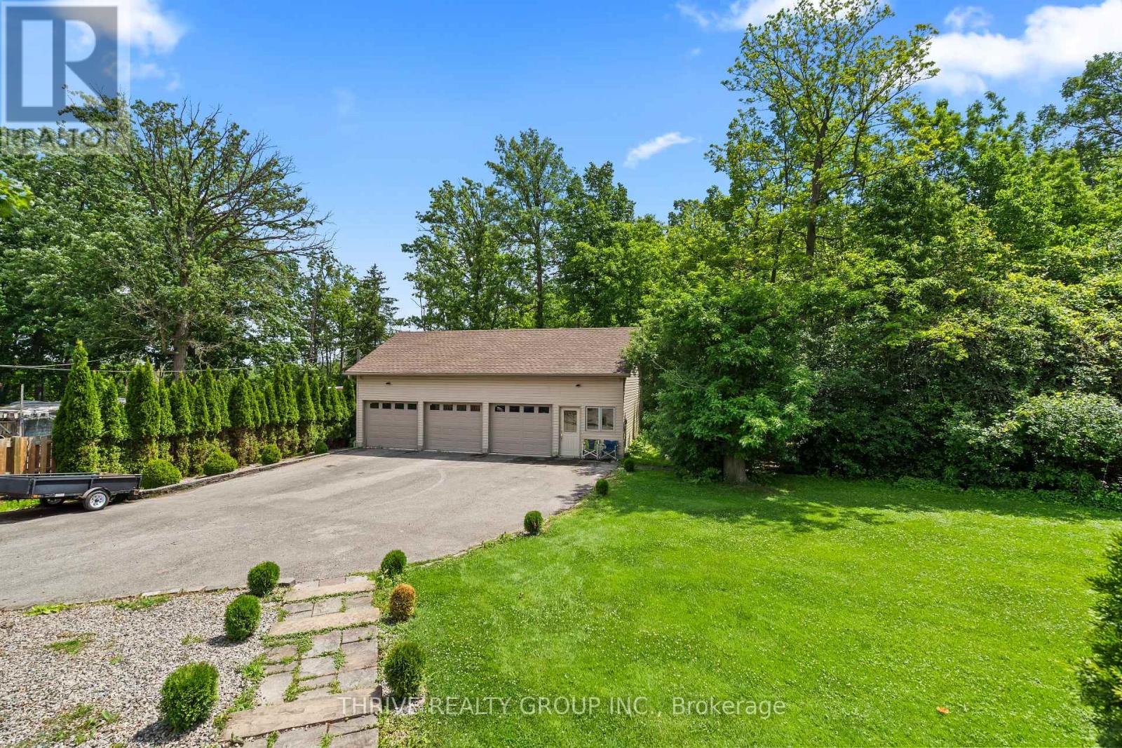 255 RIDGEWOOD CRESCENT - 2