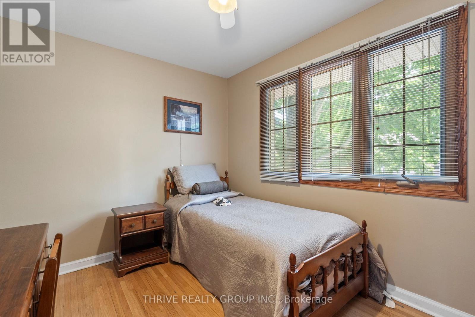 255 RIDGEWOOD CRESCENT - 21