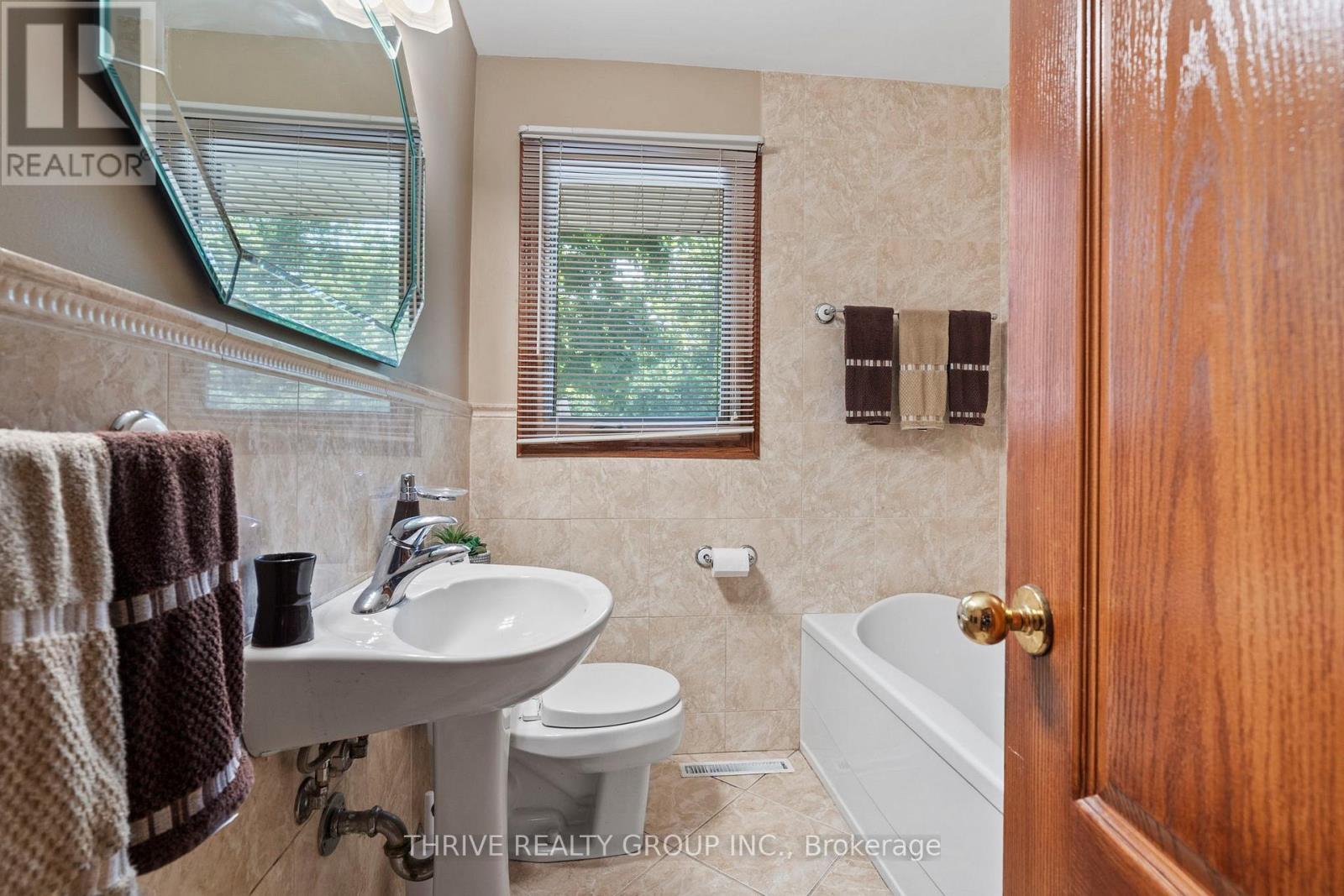 255 RIDGEWOOD CRESCENT - 22