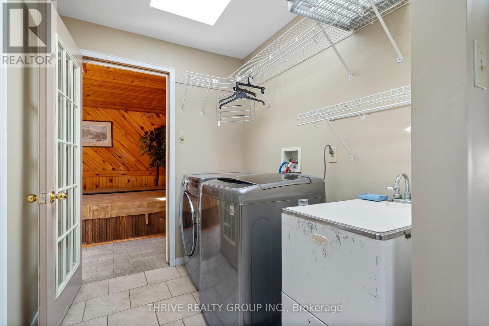 255 RIDGEWOOD CRESCENT - 26