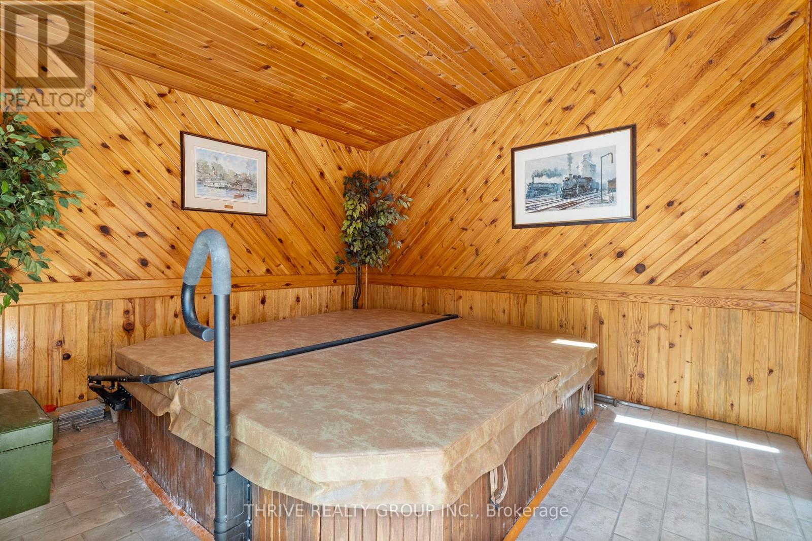 255 RIDGEWOOD CRESCENT - 27